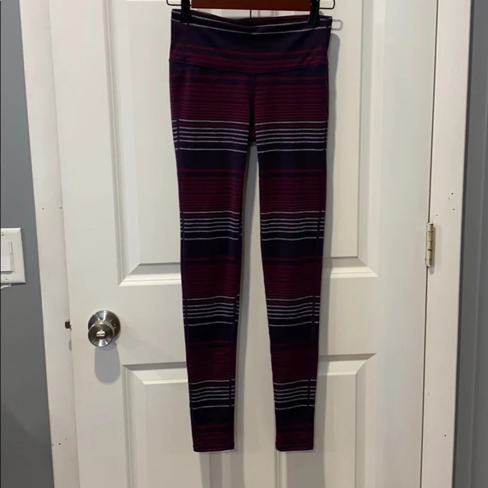 Athleta EUC XS Chaturanga Purple striped leggings